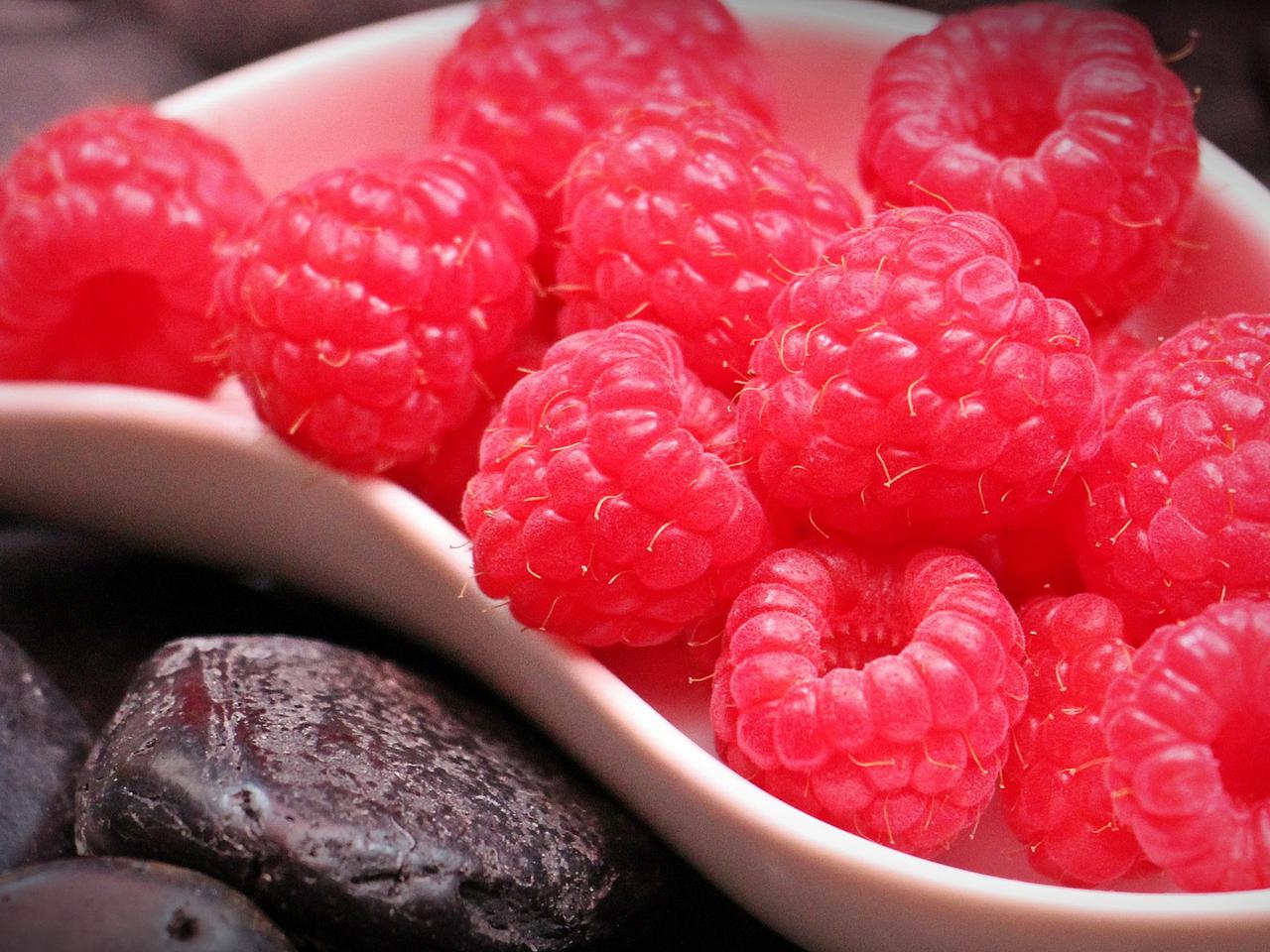 Gorąca czekolada z malinami - przepis na słodki deser