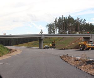 Niedaleko Białegostoku nowa droga pnie się w górę! To kolejny odcinek S19 na Podlasiu
