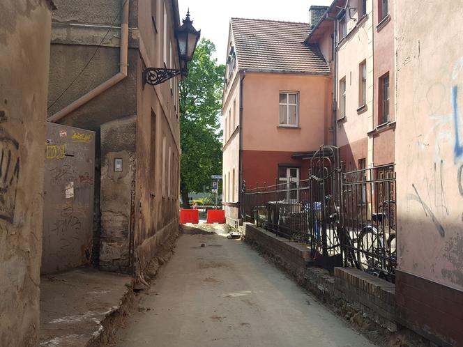 Duże zmiany na małej ulicy Wąskiej w Lesznie