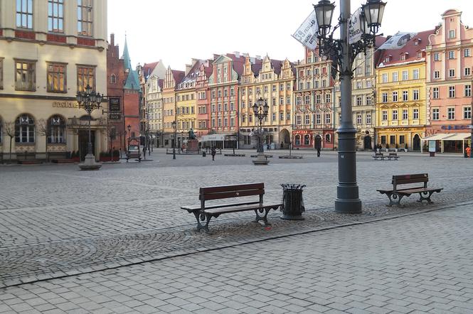 Wrocławski rynek rzadko bywa tak pusty