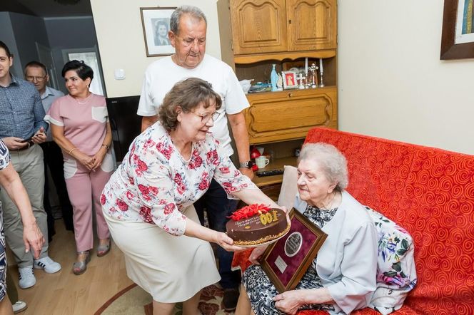 Stuletnie bydgoszczanki. Prakseda była listonoszką, potem kopała okopy. Wiesława zrobiła wszystko, by zostać nauczycielką