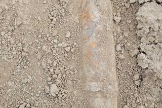 Mieszkaniec Radłowa wykopał pocisk artyleryjski