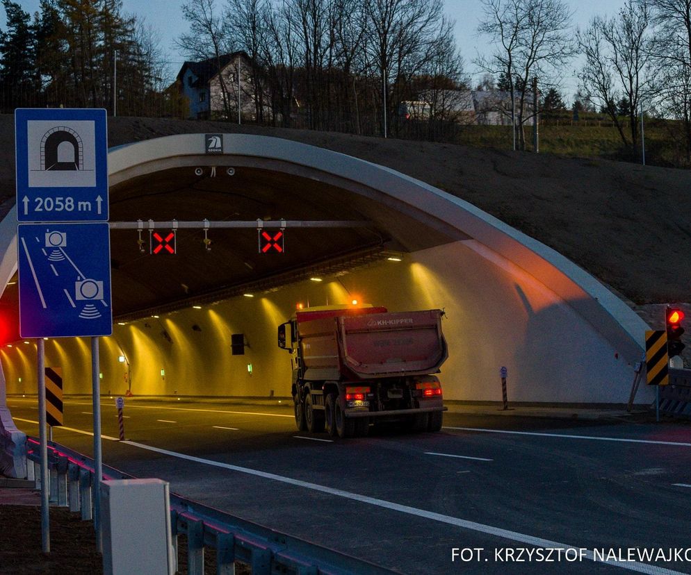 Tunel na Zakopiance (S7) pod Luboniem Małym, pomiędzy miejscowościami Naprawa i Skomielna