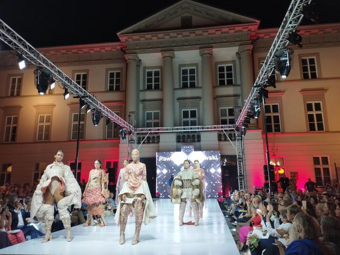 RADOM FASHION SHOW