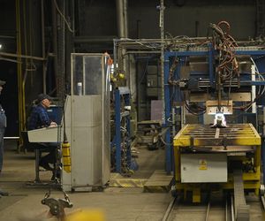 Kraków buduje Warszawie plac Zawiszy. Byliśmy w fabryce, gdzie powstanie 121 elementów wielkiej układanki