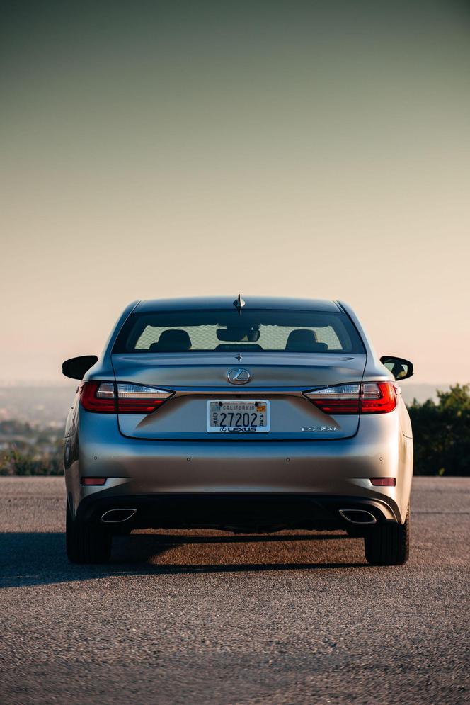 2016 Lexus ES