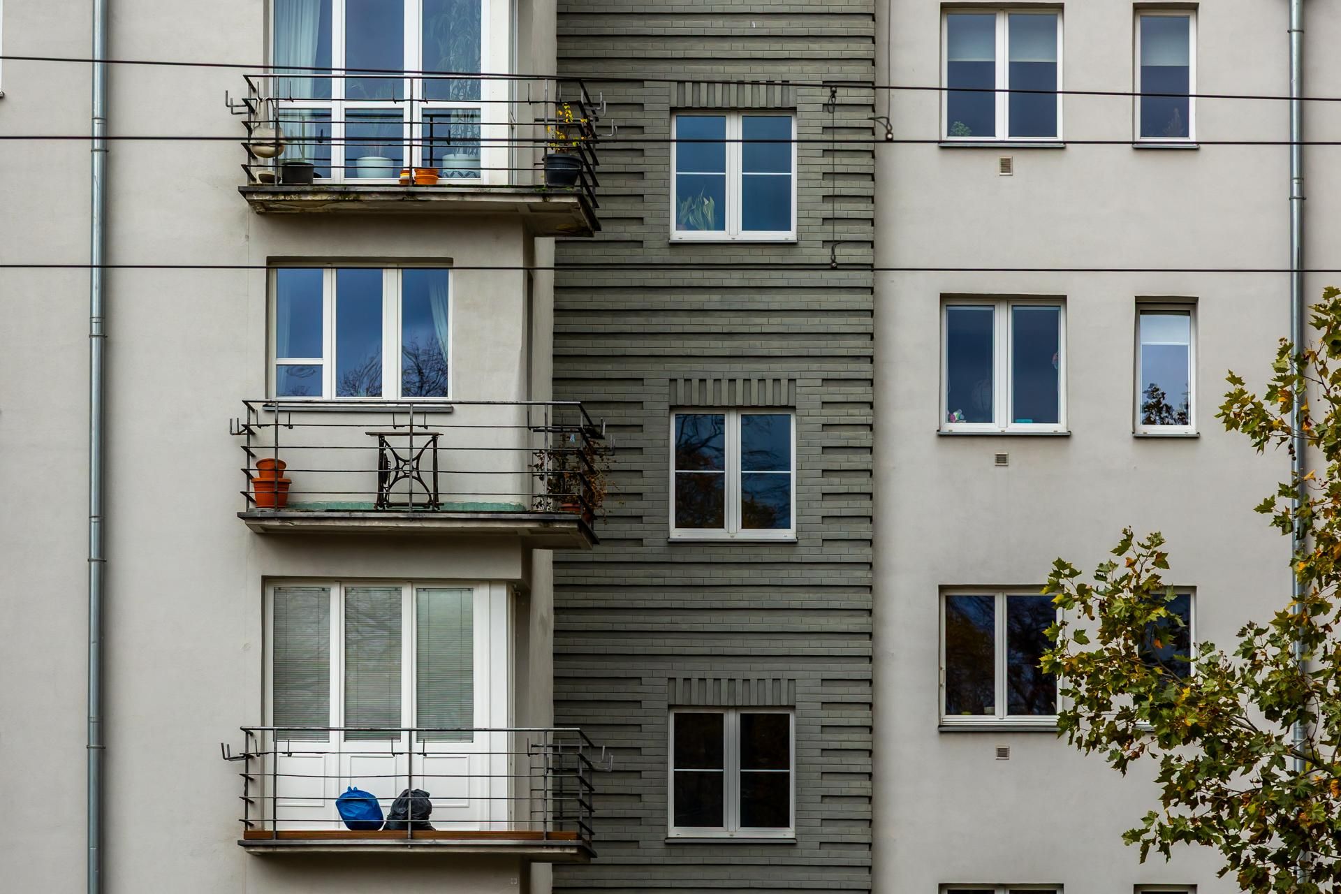 Blok przy ul. Słonecznej 50 w Warszawie