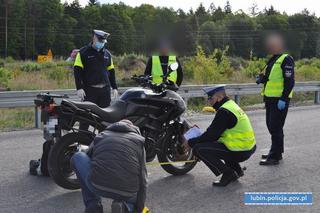 Motocyklista zginął na miejscu. Jego Yamaha znalazła się kilkadziesiąt metrów od niego