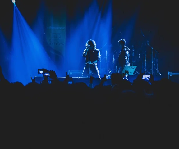 Są anonimowi od 50 lat i nagrali ponad 60 płyt. Kim do cholery są The Residents?