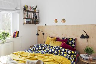 Podwójne światło przy łóżku