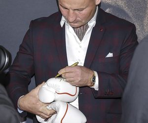 Artur Szpilka z narzeczoną Kamilą Wybrańczyk na premierze filmu Szpilka