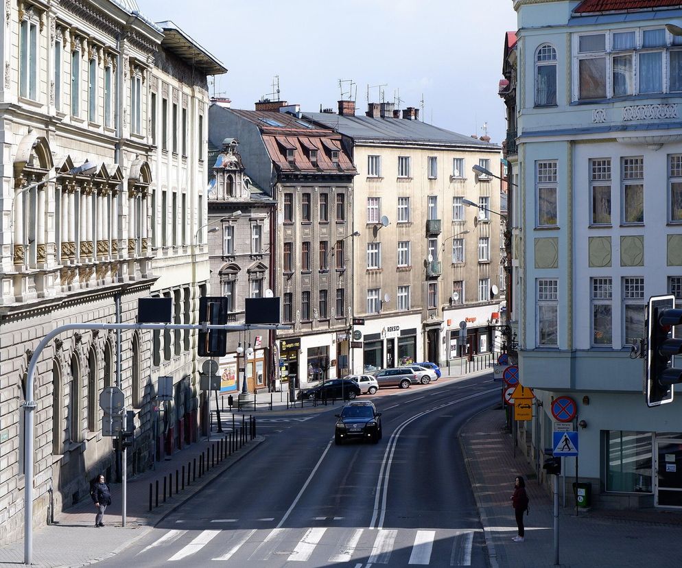 Bielsko-Biała, ulica Wzgórze i plac Smolki