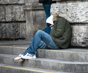 Straż Miejska w Ostrzeszowie nie zostawia osób samotnych, chorych, ale i ... bezdomnych - bez opieki