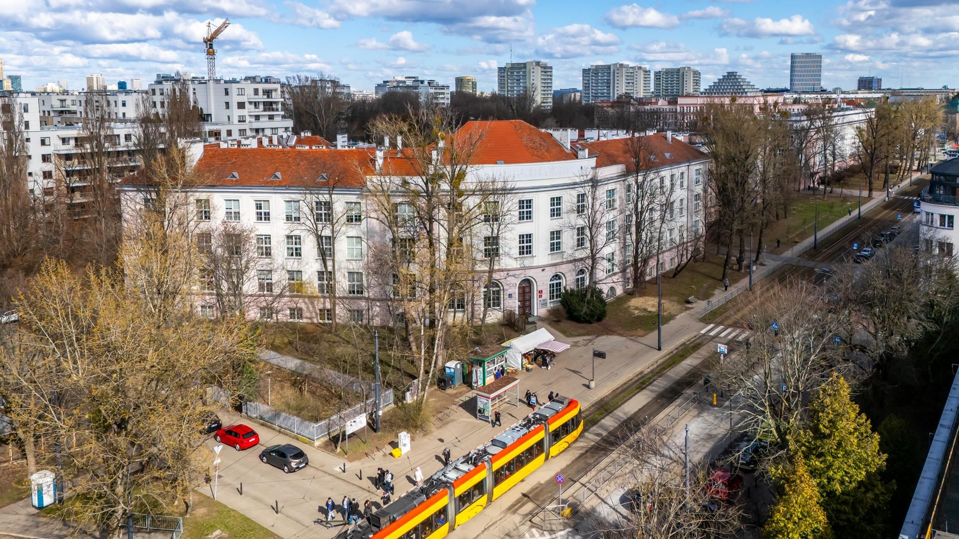 Gmach Szkoły Głównej Gospodarstwa Wiejskiego przy ul. Rakowieckiej 30 w Warszawie