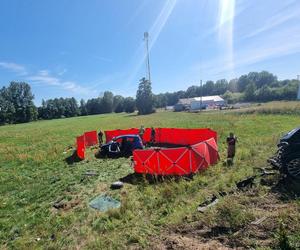 Śmiertelny wypadek pod Bełchatowem! 47-latek i 17-latka nie żyją. 4-letnia dziewczynka w stanie ciężkim