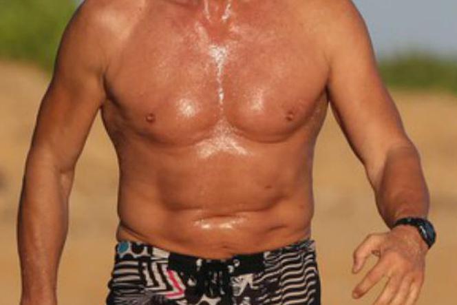 Dolph Lungren bez koszulki