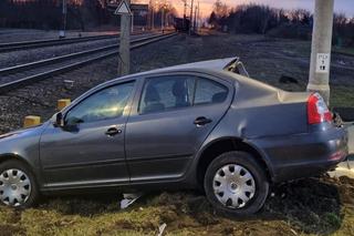 O krok od tragedii w pow. świdnickim! 87-latek wjechał tuż pod nadjeżdżający pociąg