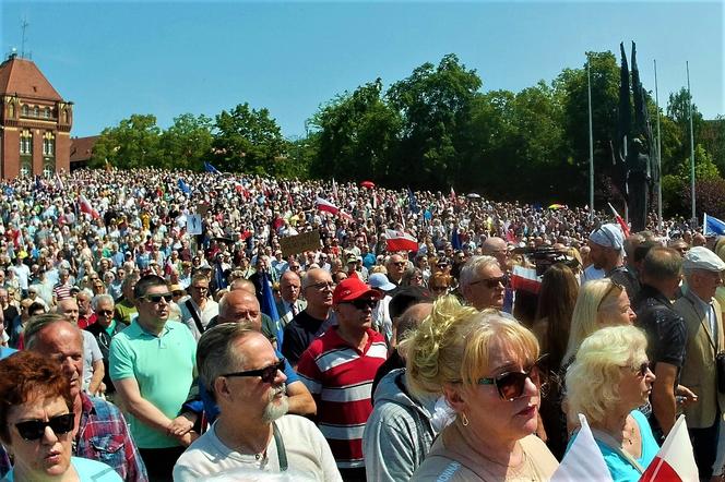 Manifestacja 4 czerwca na placu Solidarności w Szczecinie