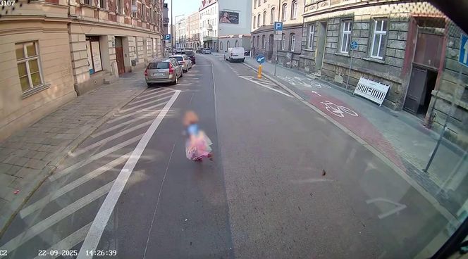 5-latka wbiegła przed autobus. Dramat w Bytomiu