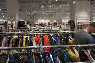 Nowa Sukcesja. Sklepy