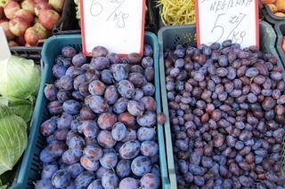 Ceny jesiennych przysmaków. Ile zapłacimy za kukurydzę, śliwki czy orzechy na targu w Rzeszowie?