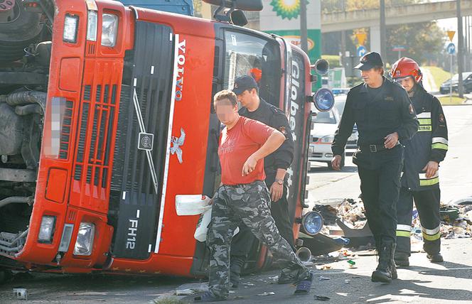 15 ton śmieci zasypało Trasę AK