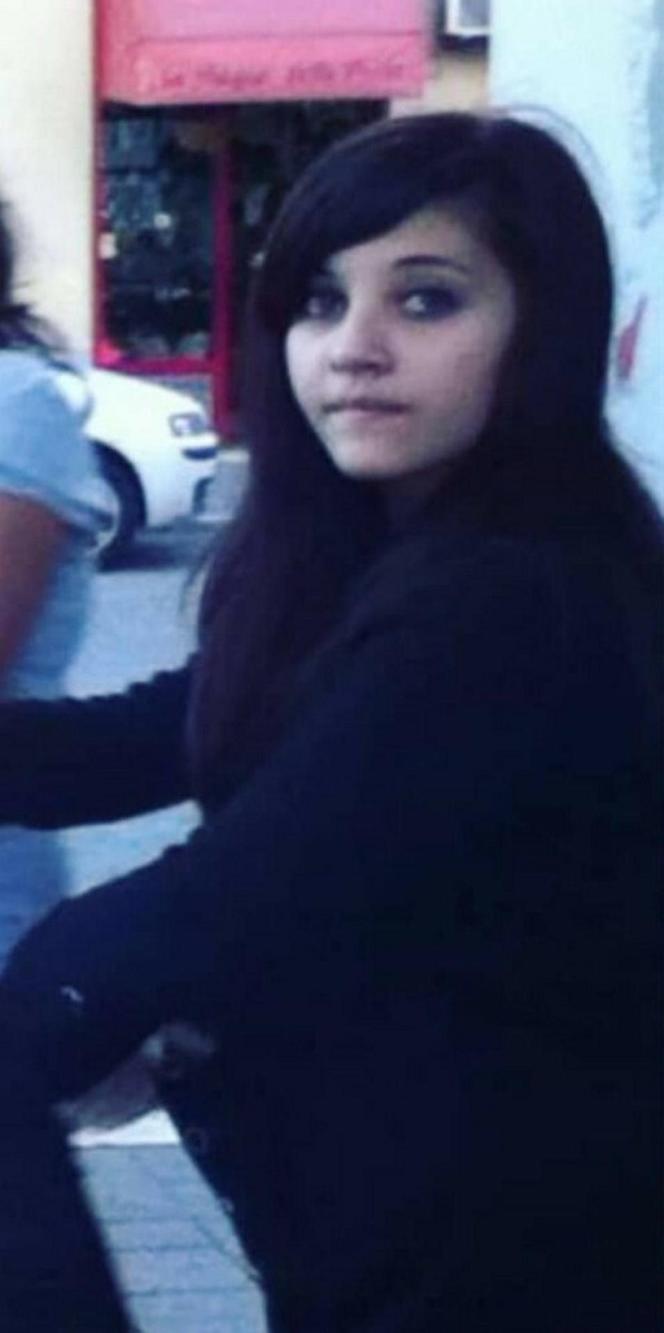  Ta dziewczyna myśli, że jest kotem. Ma 72 kolczyki, zmodyfikowaną twarz i rozszczepiony język. Szokujące zdjęcia! 