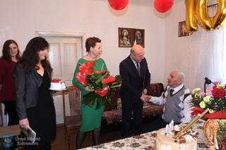 Goście śpiewali mu 200 lat, a on stare piosenki