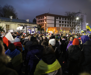 Manifestacja solidarnościowa z Ukrainą pod ambasadą Rosji