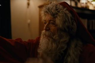 Wow! Św. Mikołaj całuje swojego chłopaka w najnowszej reklamie... poczty!