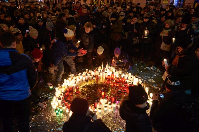 „Największe serce świata” także w Lublinie. Kilkaset osób przed ratuszem