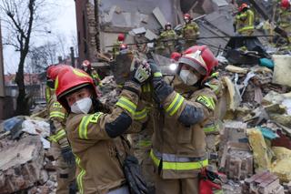 Turcja. Polscy strażacy uratowali czteroosobową rodzinę. Mnóstwo żywych pod gruzami [ZDJĘCIA]
