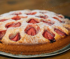 Ciasto mieszane widelcem – wystarczą owoce, chwila wolnego i nawet dwie lewe ręce, by wyszło pysznie!