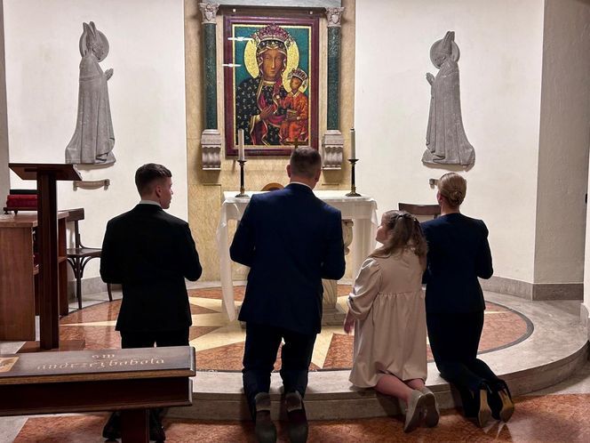 Marta Nawrocka z Kasią zadały szyku w Watykanie. Ekspert jednak narzeka