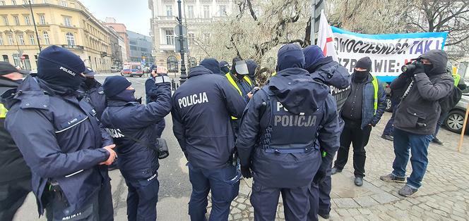 Protest taksówkarzy w Warszawie