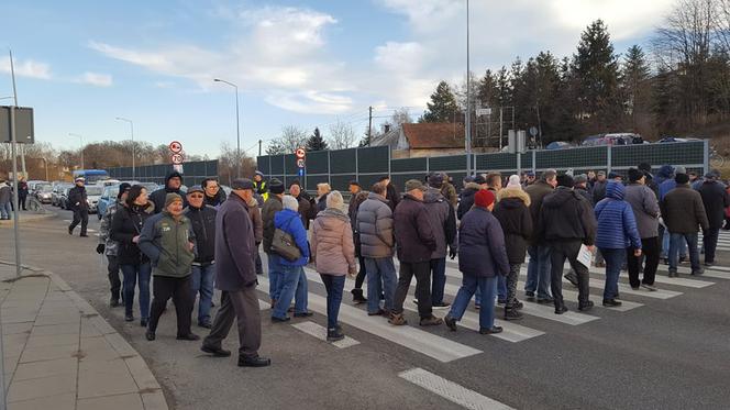 "Czy my jesteśmy gorszymi ludźmi?" Protesty mieszkańców gminy Wierzchosławice