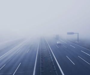 IMGW ostrzega: gęste mgły w niemal całym kraju! 