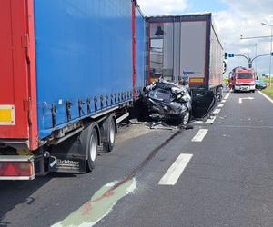 Groźny wypadek na DK 10 w Nakle nad Notecią. Dwie osoby poszkodowane [ZDJĘCIA]