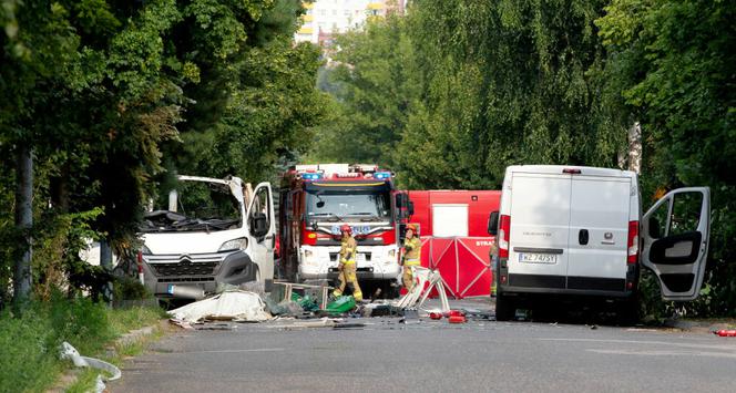 Częstochowa. Wybuch butli z gazem w aucie zabił 2 osoby. Akcja może potrwać dobę