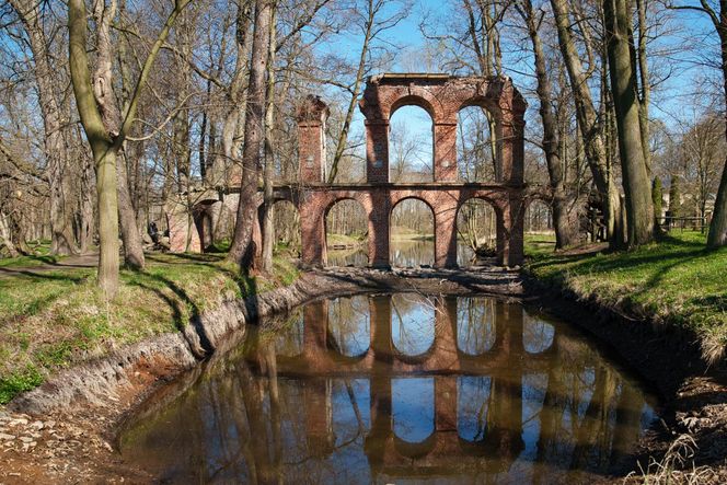  Niezwykła wieś w Łódzkiem. Znajdziesz tam pełen symboliki ogród z XVII wieku 