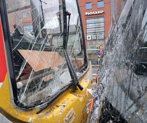 Zderzenie dwóch tramwajów w centrum Łodzi.