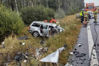 Tragiczny wypadek na DK11 w kierunku Tarnowskich Gór. Zginęły dwie osoby. Droga jest zablokowana