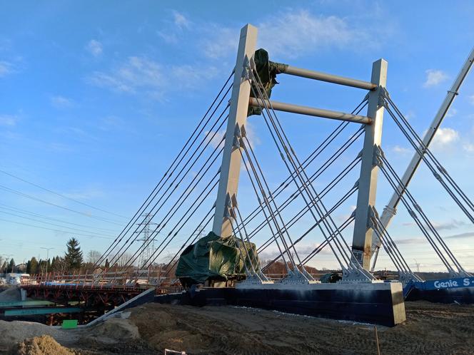 Poszło 30 mln zł i 160 t stali na tego kolosa. Most na ul. Żeglarskiej w Lublinie prawie gotowy