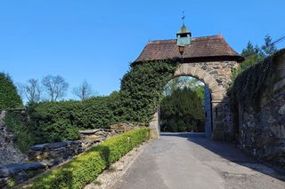 Najbardziej tajemniczy zamek w Polsce. Ta studnia kryje makabryczną legendę