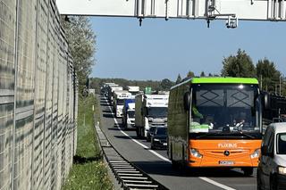 Tragiczny wypadek na S8. Kierowca TIR-a uderzył w barierki. Mężczyzna nie żyje