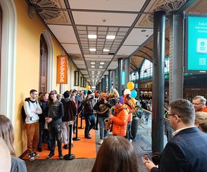 Popeyes na Dworcu Głównym we Wrocławiu otwarty! Spora kolejka, muzyka na żywo i darmowy kurczak