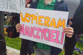 Nauczyciele warszawskich szkół wyszli na ulice. Demonstracja pod MEN [AUDIO]