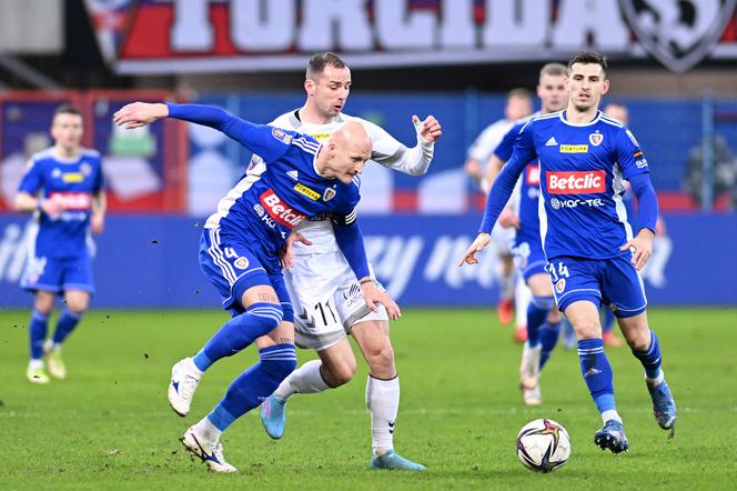Górnik Zabrze w ćwierćfinale Pucharu Polski. O wszystkim zadecydowały karne, Piast za burtą 