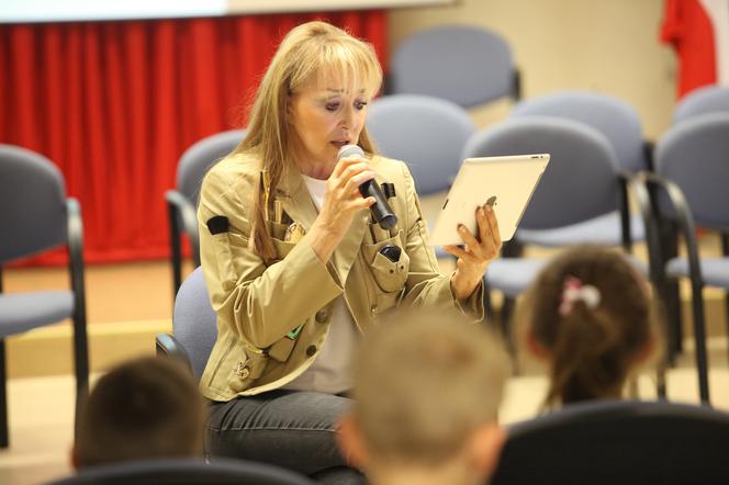 Żołnierze i gwiazdy odwiedzili małych pacjentów