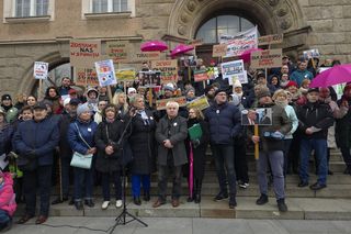 Protest mieszkańców gminy Purda pod olsztyńskim ratuszem